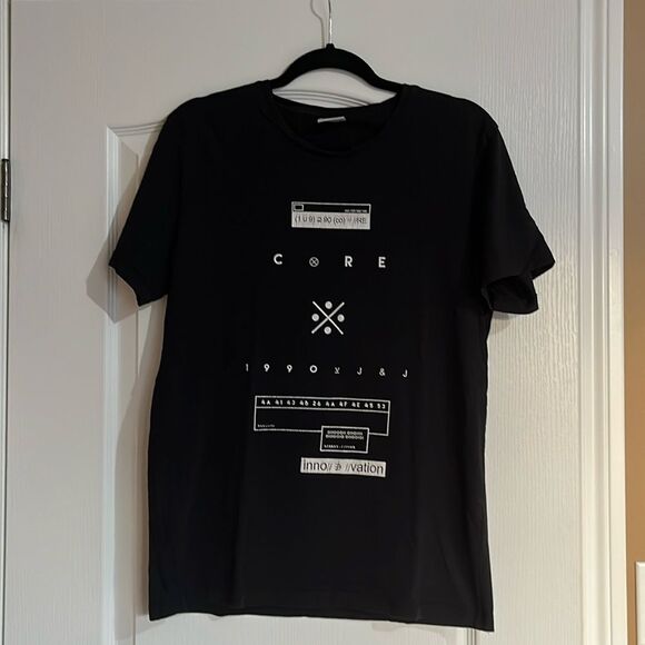 T-shirt / Size M - Picture 1 of 6